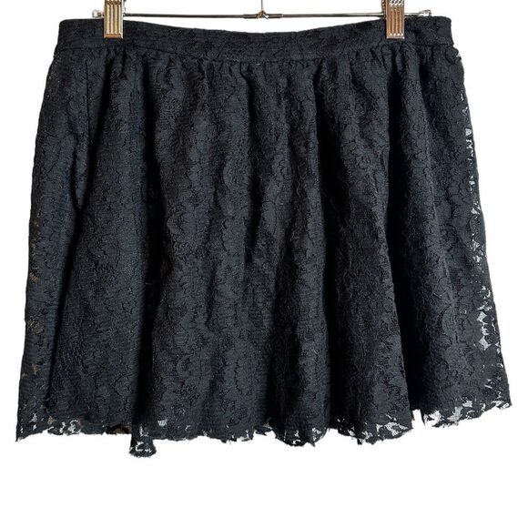 Lush black lace mini skirt lined size medium - Picture 1 of 7